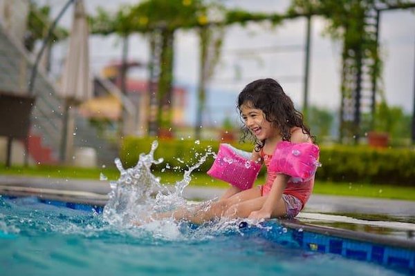 Comment sécuriser sa piscine et prévenir les accidents ?